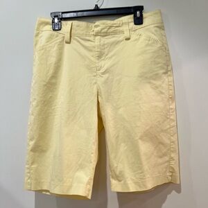 Women’s Lee Shorts True Fit yellow zip, hook, button closure. size 12